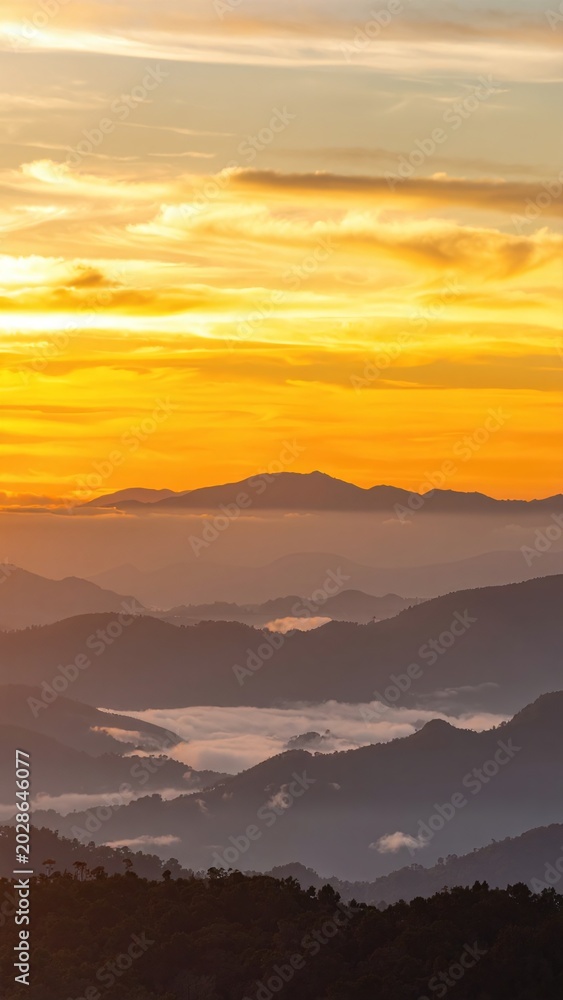 Fototapeta premium the sun is setting over the mountains
