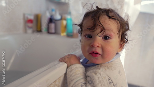 Photos Baby gazing at bathtub with fascination, observing sibling during bath time, int