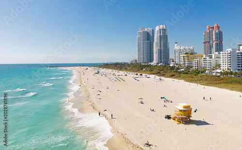 Fotografija Miami seaside with turquoise ocean and sky