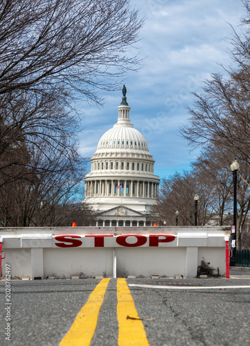 Tableau sur toile Stop barricade near Capitol landmark