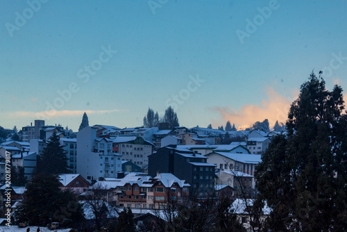 Obraz na płótnie inverno com neve e frio em Bariloche Argentina