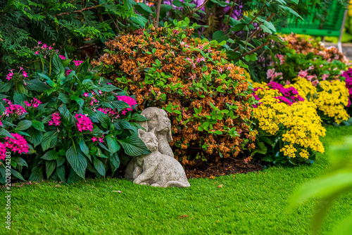 Cuadro en lienzo flower bed in the garden