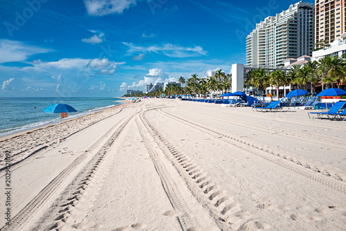 Photos Fort Lauderdale Beach is a world-class destination spanning 7 miles of golden sand and clear, turquoise waters