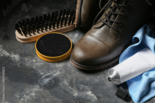 Bild auf Leinwand Shiny leather boots, brush, cloth and shoe polish on grey grunge background