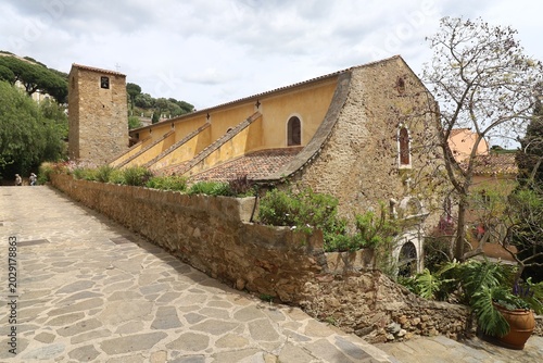 Eglise Saint Trophyme, église de style roman, ville de  Bormes les Mimosas, département du Var, France