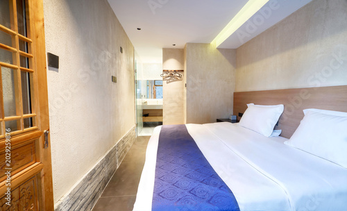 Canvastavla Retro-style guesthouse rooms redesigned in a modern Chinese style