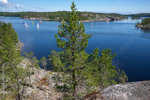 Foto Sailing boats on Lake Ladoga. Republic of Karelia, Russia