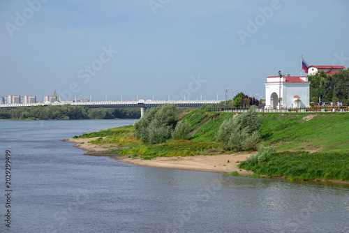 Cuadro en lienzo View of the embankment and the Irtysh Gate, Omsk. Russia