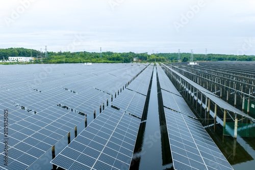 Fishery-Photovoltaic Complementary Solar Panel Array on Water Surface