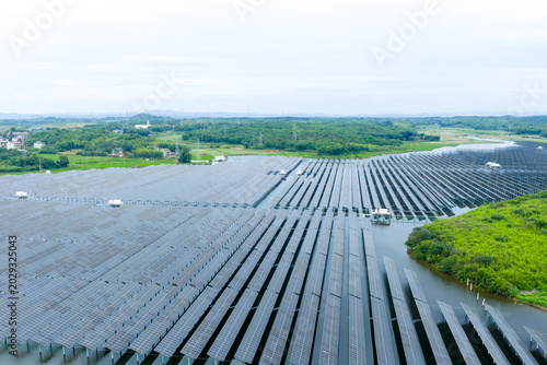 Fishery-Photovoltaic Complementary Solar Panel Array on Water Surface
