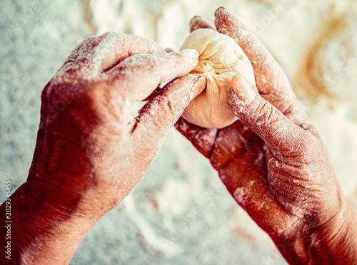 Quadro su tela Cakes dough in the women's hands