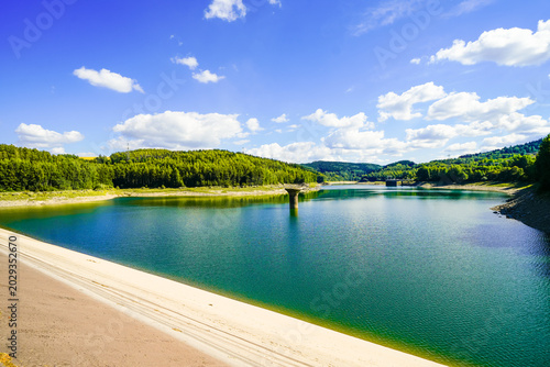 Tableau sur toile A view of the Markersbach lower reservoir and the surrounding landscape