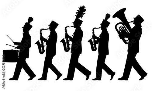 Fotografi Silhouette of a marching band parading in a line