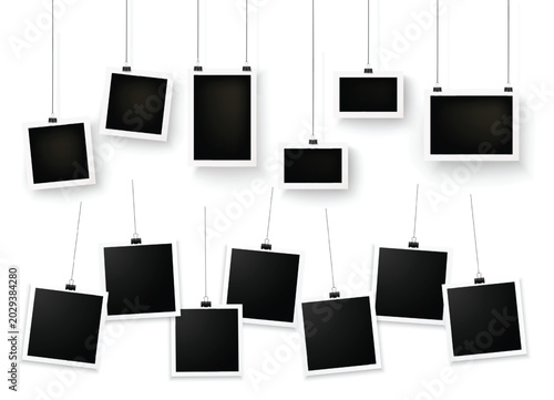 Fotografie Hanging Instant Photo Frames: A collection of empty instant photo frames suspended by strings, ready to capture and display cherished memories