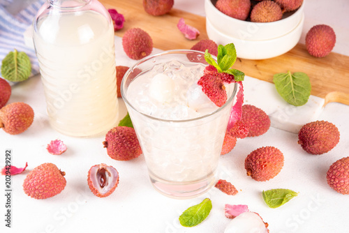 Tablou pe pânză Lychee fruit tasty margarita cocktail