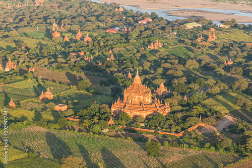 survol du site de Pagan au Myanmar