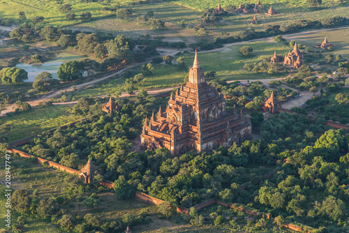 survol du site de Pagan au Myanmar