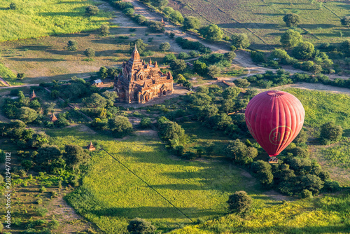 survol du site de Pagan au Myanmar