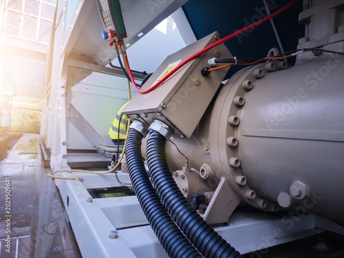 Fotografi Check valve position for checking pressure and filling the chiller compressor re