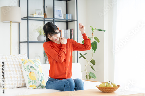 Fotografie 肩こりのミドルの女性