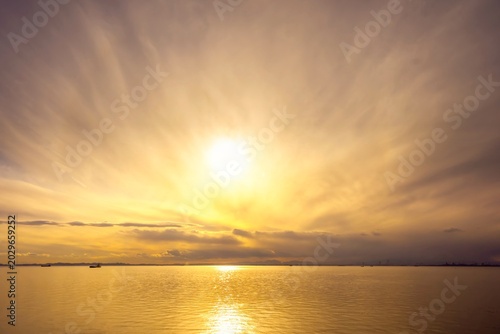 東京湾・三浦半島を望む夕日
