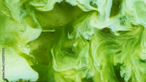 Quadro su tela Pour of Milk Into Iced Matcha Latte
