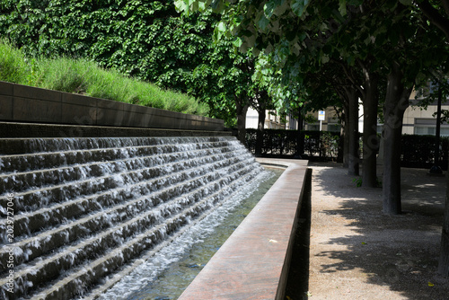 Photos Water Cascade at Cabot Square Plaza Canary Wharf London