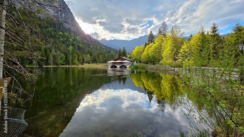 Wasserspiegelung in den Alpen