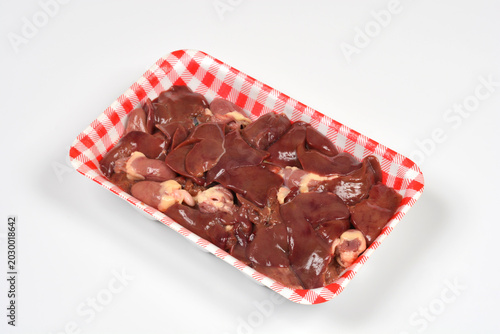 Fotografi High angle view of fresh raw chicken giblets including liver and heart inside a