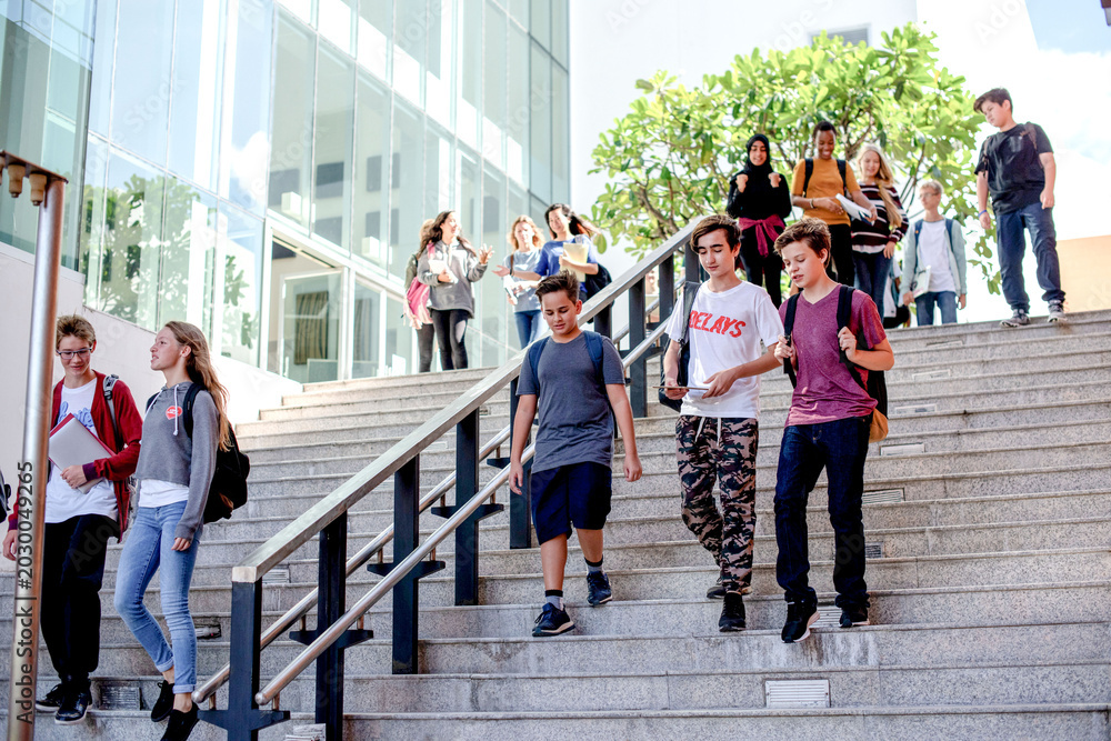 Obraz premium Students descending outdoor staircase photo