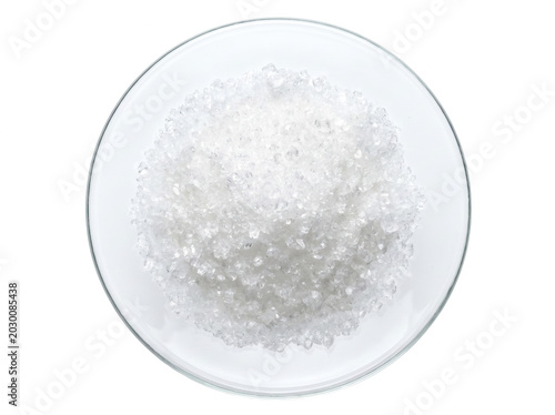 фотографія White Crystalline Substance in a Circular Glass Dish Top View
