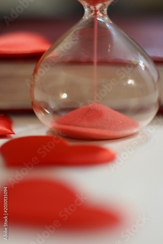 Fotografie Hourglass diary red hearts concept time for love passion romance photos