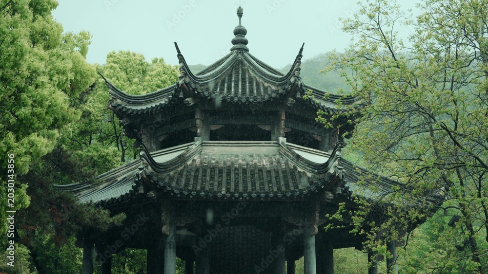 Obraz premium Double decker ancient pavilion in Jiangnan garden surrounded by lush green trees
