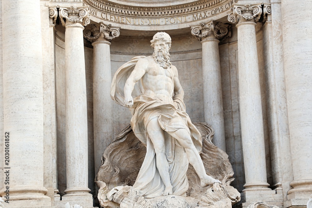 Fototapeta premium detail of the trevi fountain in rome