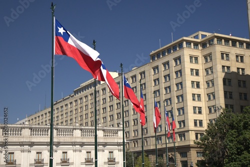 Cuadro en lienzo Chilean flags near La Moneda Palace in Santiago, Chile