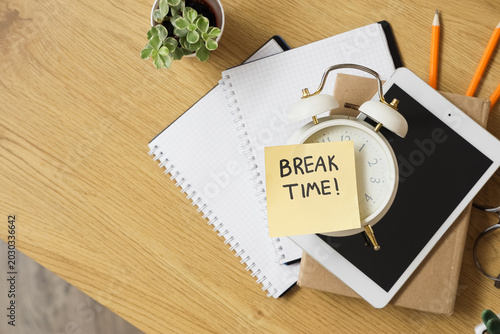 Alarm clock and sticky note...