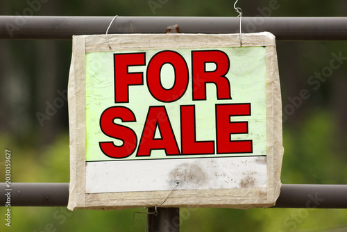 фотографія For sale sign placed on a gate in Vidor, Texas
