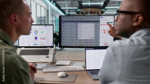 Vendor Risk Manager Reviews Third-party Compliance