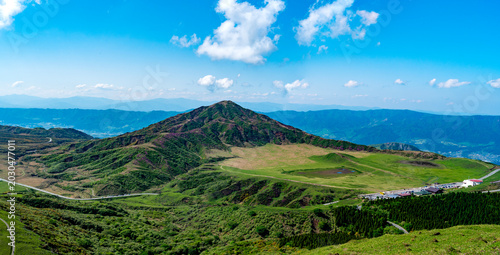熊本県　杵島岳より草千里ヶ浜を望む