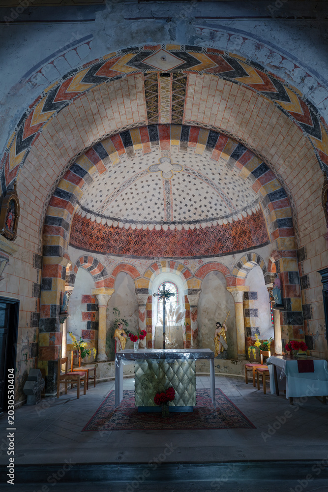 Obraz premium à l'intérieur de l'Eglise Saint-Etienne, Chambon sur Lac