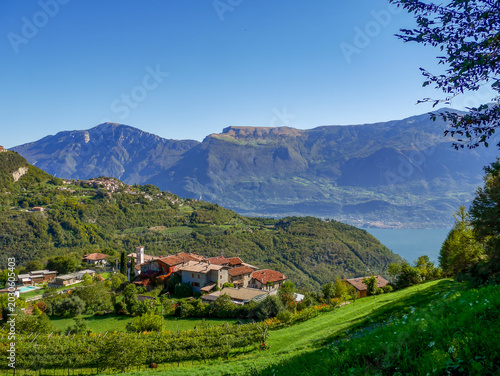 Tableau sur toile View of the village of Sompriezo