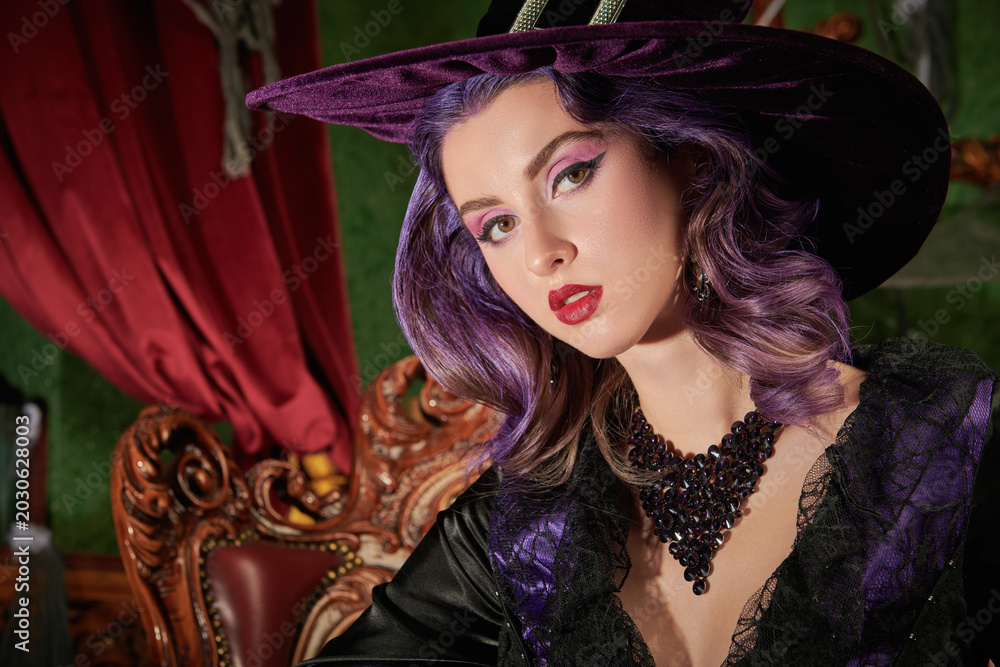 Fototapeta premium Purple Enchantress Gaze