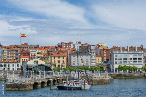 Tableau sur toile Panoramic cityscape of Gijon with the marina and Bay of Biscay landscape, Spain