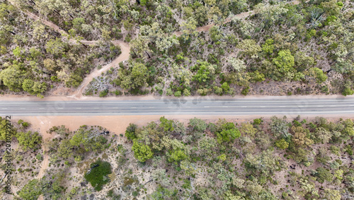 Tableau sur toile Boulder Rock, Lesley, Western Australia – 4K Aerial Drone View of Midgegooroo Na