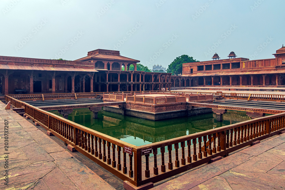 Fototapeta premium Ansichten von Gebäuden in der Festung Fatehpur Sikri, Uttar Pradesh, Indien.
