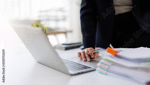 Foto Businesswoman hands working in Stacks of paper files for searching and checking