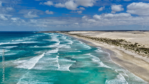 Schilderij op canvas Penong, South Australia – 4k aerial drone view of Long Beach, Cactus Beach, coas