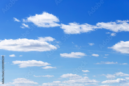 Canvas-taulu Blue sky with scattered white cumulus clouds  on a clear day