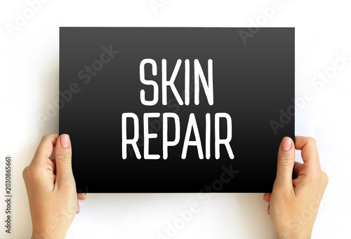 Billede på lærred SKIN REPAIR message displayed by hands
