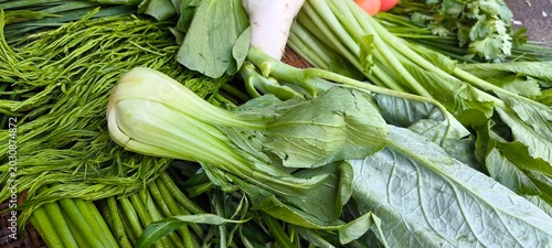 Photos Vegetables that are harvested from the farm and sold immediately without being cooked or processed